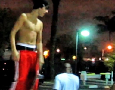 JUSTIN BIEBER ENSE�A NUEVO CUERPAZO-FOTOS