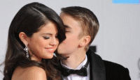 JUSTIN BIEBER ESCRIBE CANCI�N PARA SELENA G�MEZ