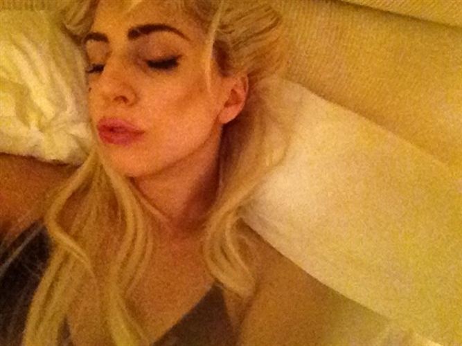 LADY GAGA ESTRENA NUEVOS LABIOS - FOTOS