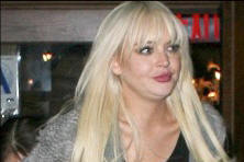 LINDSAY LOHAN SE DESFORMA EL ROSTRO - FOTOS