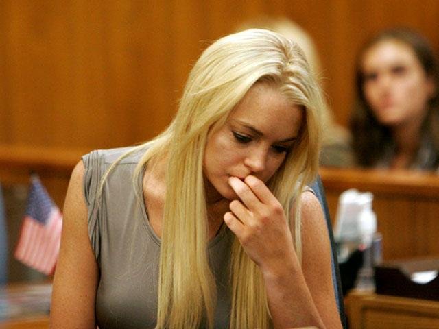 HOSPITALIZAN A LINDSAY LOHAN TRAS CHOCAR CON UN CAMI�N