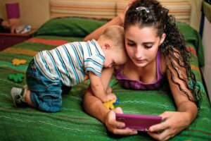 LAS DIFICULTADES DE SER MADRE A EDAD TEMPRANA