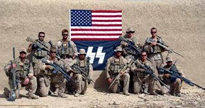 POL�MICA: MARINES POSAN CON BANDERA NAZI-FOTO