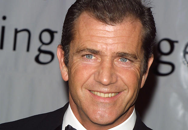 MEL GIBSON MALTRATA Y ESCUPE A SU MADRASTRA