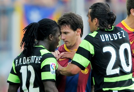 DRENTHE ACUSA A LIONEL MESSI DE RACISTA