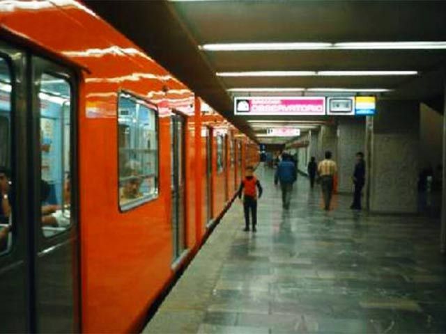 SUICIDIO CONJUNTO: DOS MUJERES SE TIRAN A LAS V�AS DEL METRO