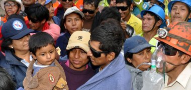 RESCATAN VIVOS A LOS MINEROS ATRAPADOS EN PER�