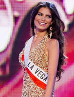 QUITAN LA CORONA A MISS POR ESTAR CASADA