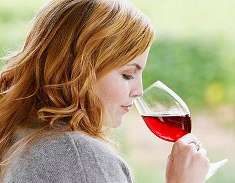 LAS MUJERES CASADAS BEBEN M�S ALCOHOL
