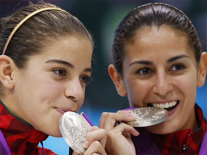 �POR QU� LOS ATLETAS MUERDEN LA MEDALLA OL�MPICA?