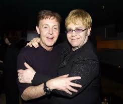 PAUL MCCARTNEY Y ELTON JOHN CANTAR�N PARA LA REINA ISABEL II