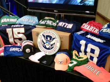 CONFISCAN ART�CULOS PIRATAS ALUSIVOS AL SUPER BOWL XLVI