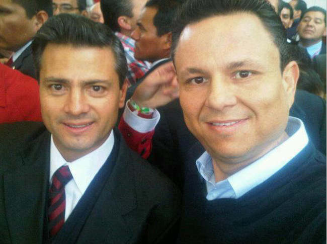 FOTO DE RAFAEL CELAYA VALENZUELA CON ENRIQUE PE�A NIETO