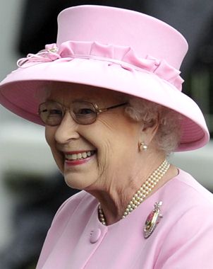PESE A LA CRISIS LA REINA ISABEL II TENDR� AUMENTO DE SUELDO