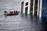 HALLAN CINCO CUERPOS EN RESTOS DE CRUCERO 'COSTA CONCORDIA' EN ITALIA