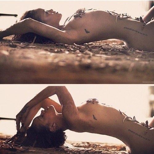 FOTOS ATREVIDAS DE RIHANNA EN TWITTER