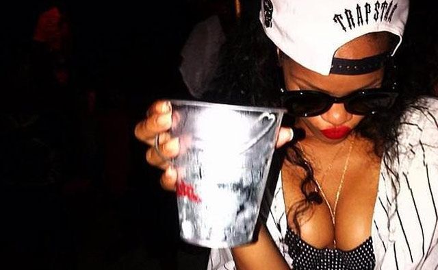 NIVEA DESPIDE A RIHANNA POR SER MUY SEXY