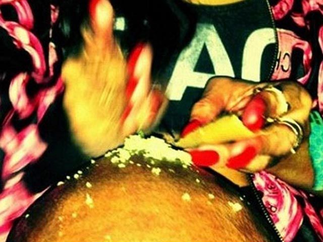 FOTOS: RIHANNA CONSUME COCA�NA
