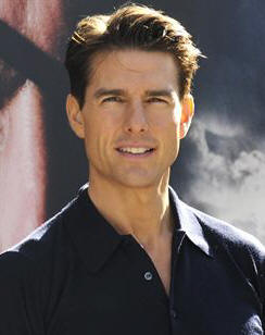 TOM CRUISE MANTIENE SU CUTIS CON EXCREMENTO DE AVE