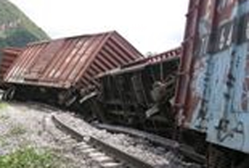 CUATRO HERIDOS POR CHOQUE DE TRENES DE CARGA EN VERACRUZ