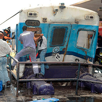 CHOQUE DE TREN EN ARGENTINA DEJA 49 MUERTOS Y M�S DE 600 HERIDOS