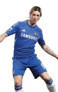 NUEVO UNIFORME DEL CHELSEA PARA LA LIGA PREMIER - FOTOS