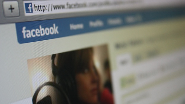 �LOS USUARIOS DE FACEBOOK SON NARCISISTAS?
