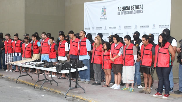 DETIENEN A 52 ZETAS EN NUEVO LE�N