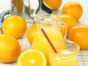 LOS BENEFICIOS DEL JUGO DE NARANJA NATURAL