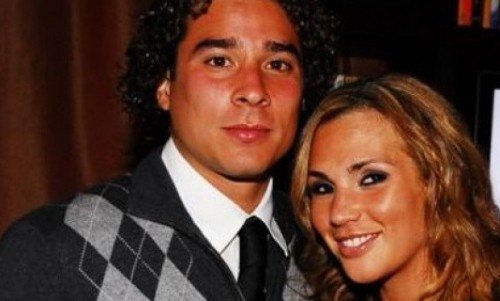 Memo Ochoa y su novia esperan su primer hijo