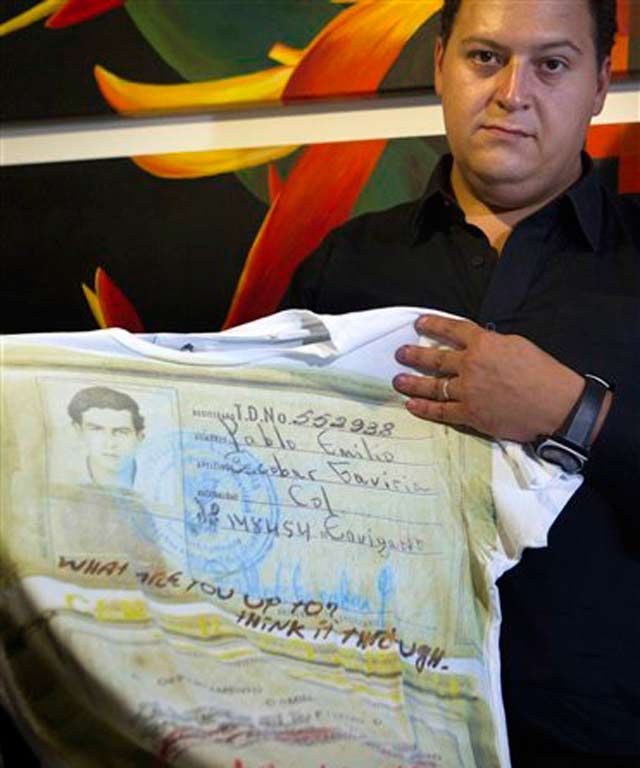 Fotos: Remeras de Pablo Escobar - Las 'Narcoplayeras'