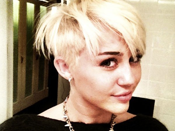 Video: El baile escandaloso de Miley Cyrus con una stripper