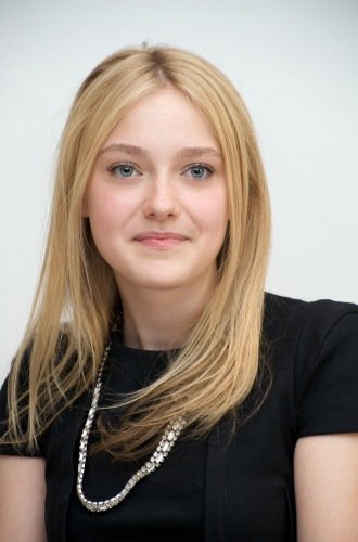 Dakota Fanning por primera vez al natural