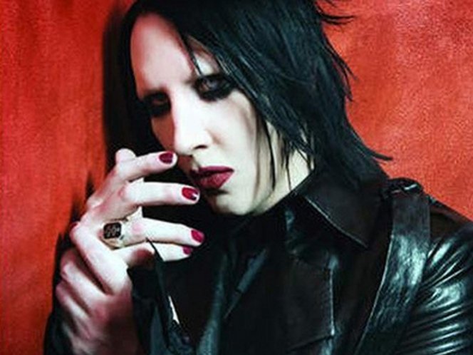 Video: Marilyn Manson se desmasya en un concierto