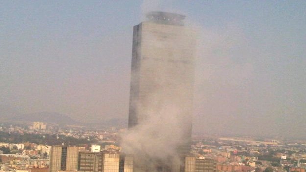 Videos escalofriantes de la explosión en edificio de Pemex