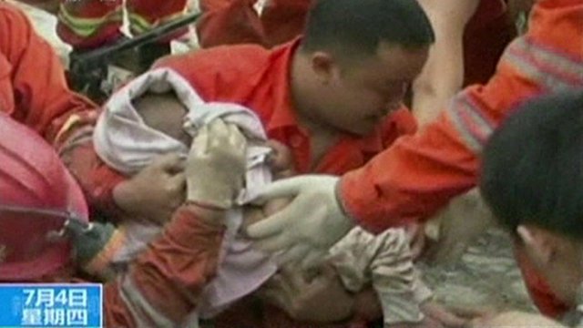 Video: Abuela muere por proteger a su nieta
