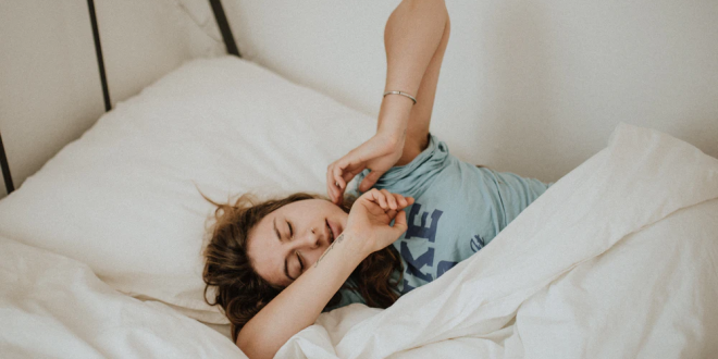 Por qué no se recomienda retrasar la alarma del despertador una y otra vez